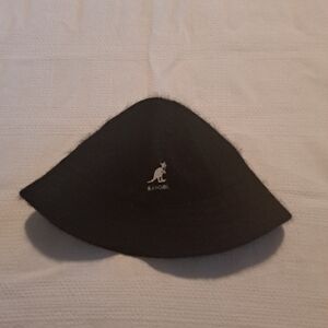 Kangol child one size black 80% Angola & 20% polyester super soft